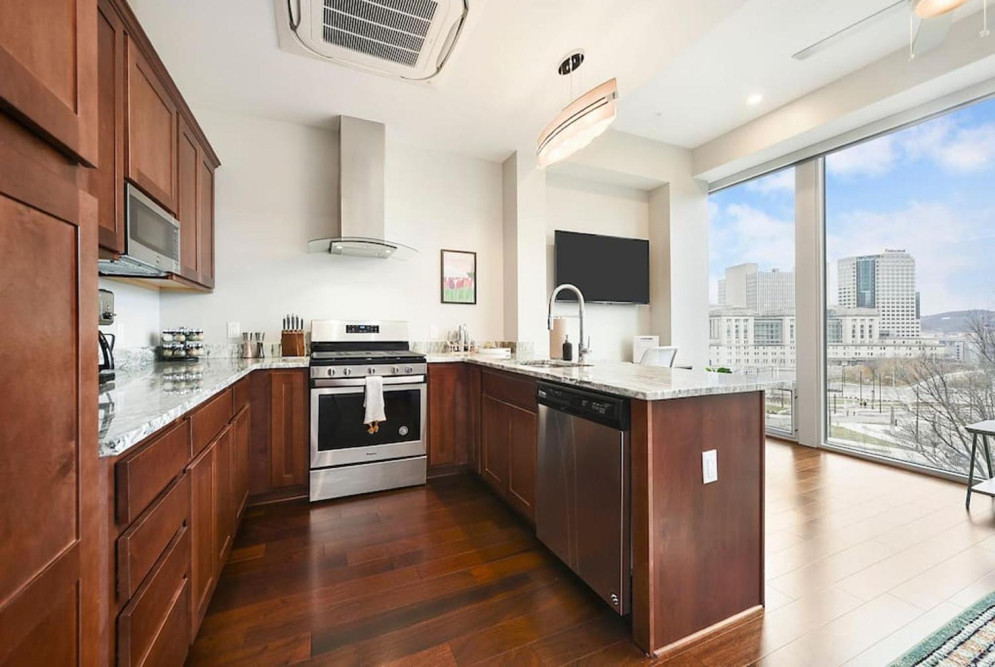 Hostwise Stays - The Washington At Chatham - Free Parking, Private Gym, Skyline Views! Pittsburgh Kültér fotó